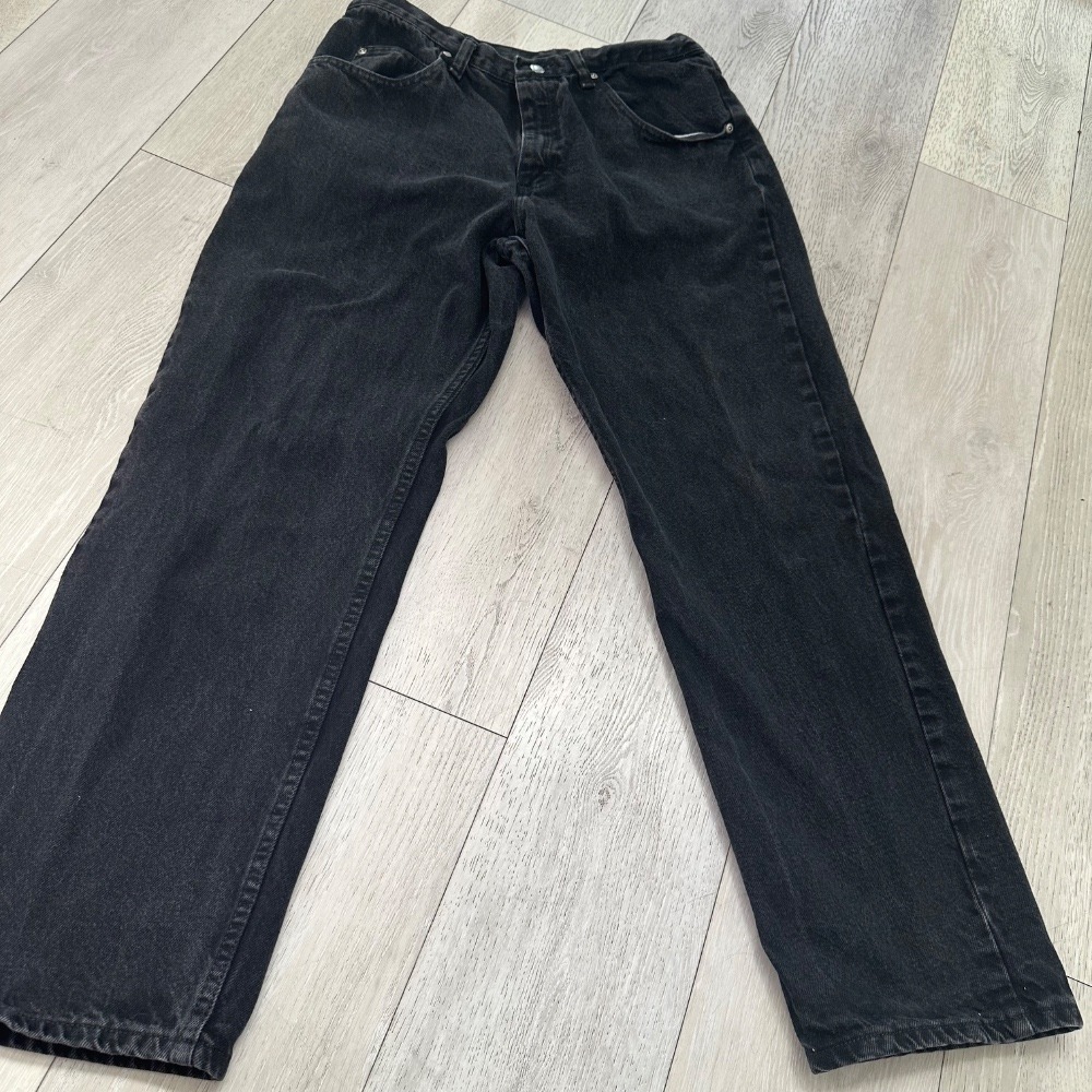 Wrangler men's black vintage jeans size 34x30 straight leg y2k 2000s relaxed fit